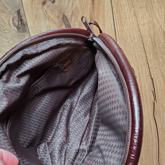 Vintage 1981 Leather of the Sea Clutch - Picture 7 of 14
